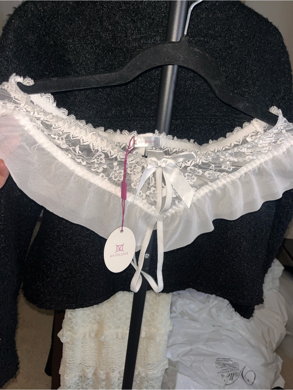 NWT-white lace thong with bow